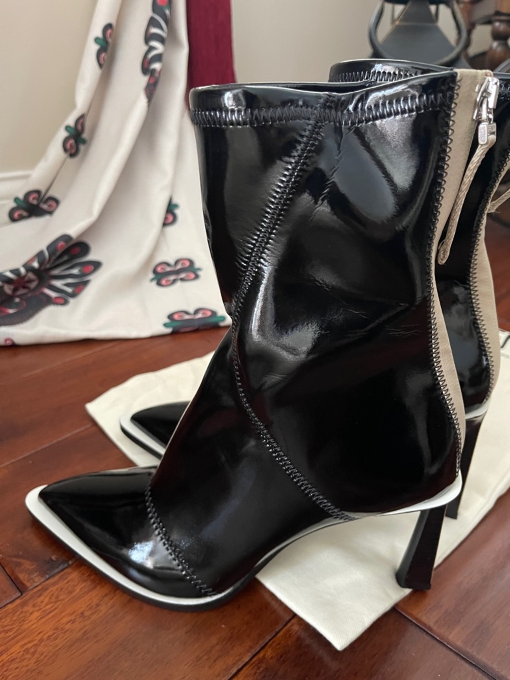 Fendi Black Patent Pointed Toe Stiletto Ankle Boots with White Trim🩷 - Picture 10 of 10